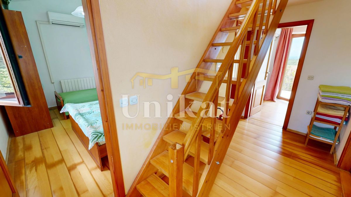 Casa in pietra ristrutturata con piscina